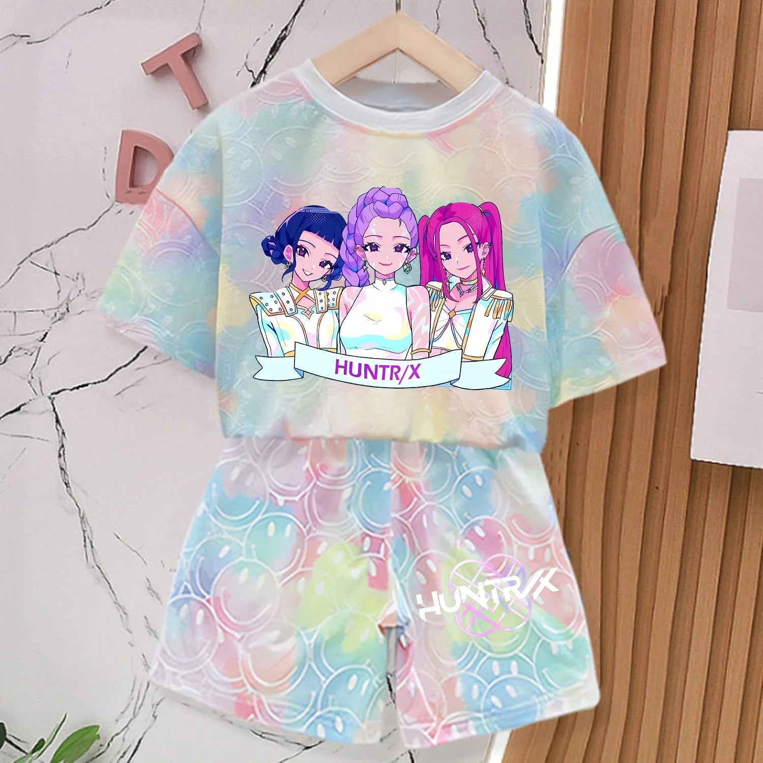 Nouvel ensemble T-shirt et pantalon KPOP Demon Hunters pour filles, vêtements d'été Kawaii avec visage souriant, tenues à manches courtes, pyjama pour enfants, cadeau