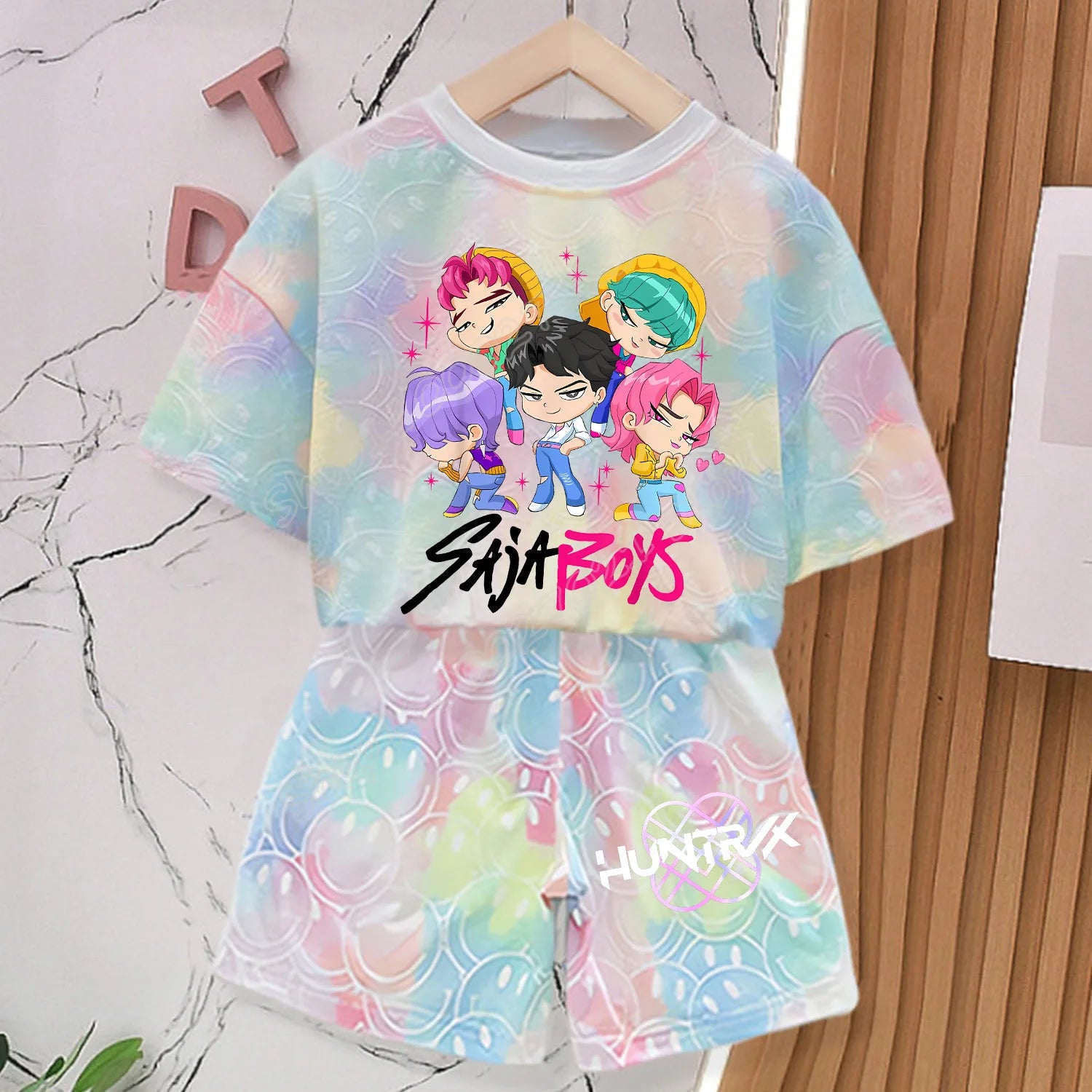 Nouvel ensemble T-shirt et pantalon KPOP Demon Hunters pour filles, vêtements d'été Kawaii avec visage souriant, tenues à manches courtes, pyjama pour enfants, cadeau
